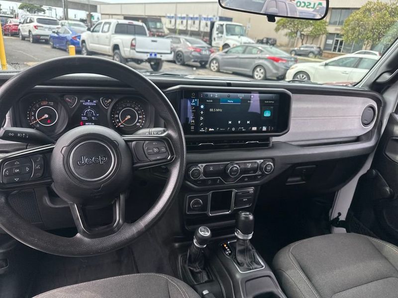 2024 Jeep Wrangler Sport - 22941577 - 13