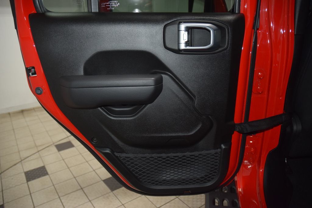 2024 Jeep Wrangler Sport - 22987233 - 33