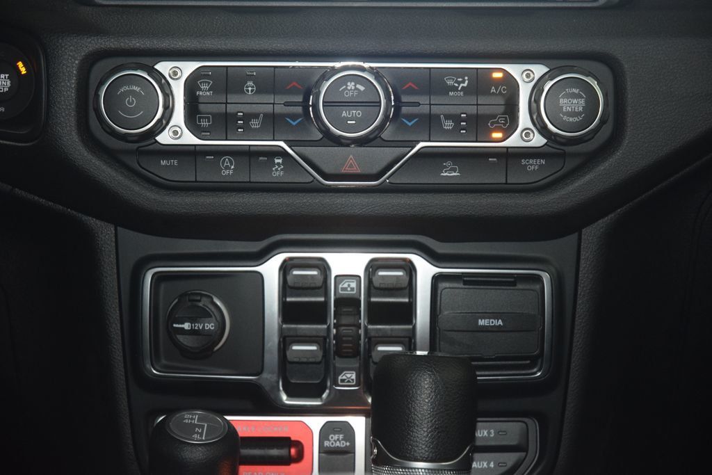 2024 Jeep Wrangler Sport - 23020679 - 30