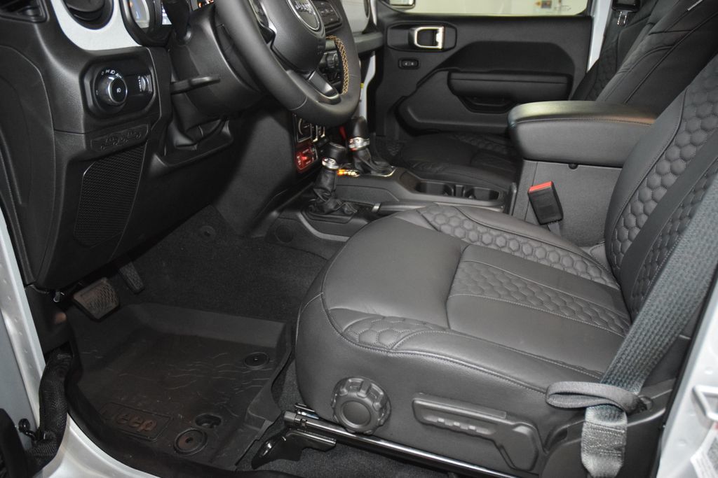 2024 Jeep Wrangler Sport - 23020679 - 39