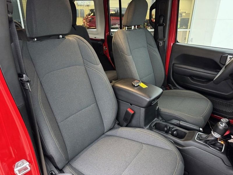 2024 Jeep Wrangler Sport S - 22987233 - 12