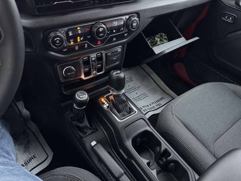 2024 Jeep Wrangler Sport S - 22987233 - 19