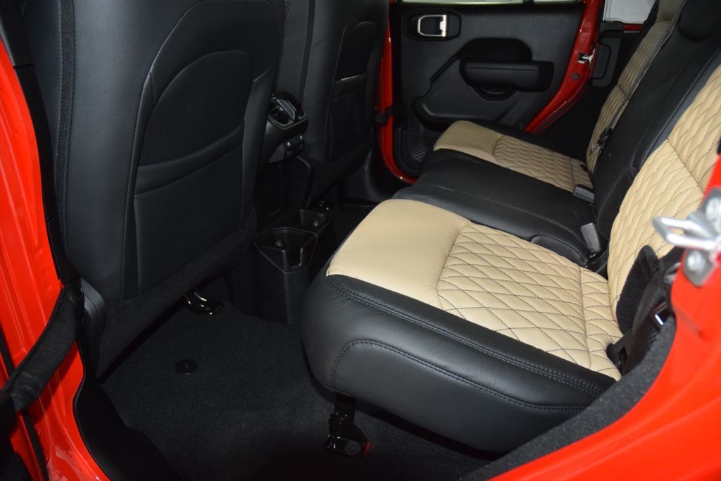 2024 Jeep Wrangler Sport S - 22987233 - 32