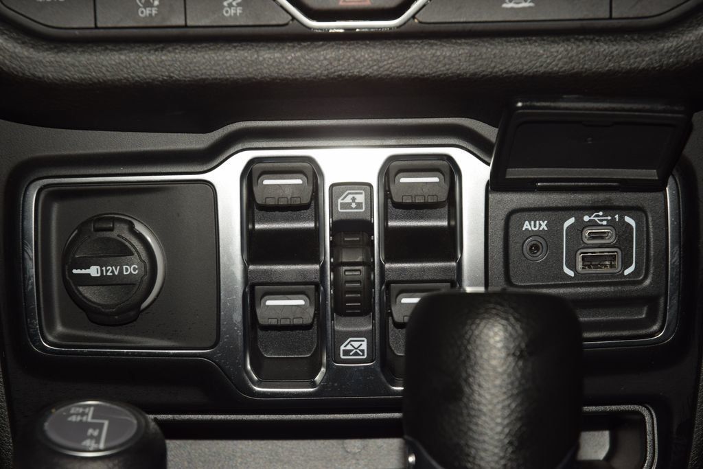 2024 Jeep Wrangler Sport S - 22994231 - 29