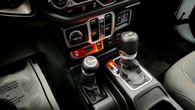 2024 Jeep Wrangler Willys 4 Door 4x4 with Hardtop & Technology Group - 22973014 - 15