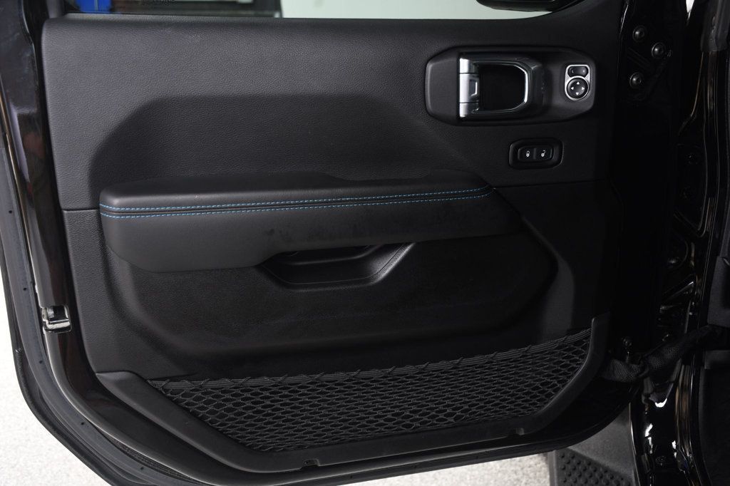 Jeep Wrangler photo 23