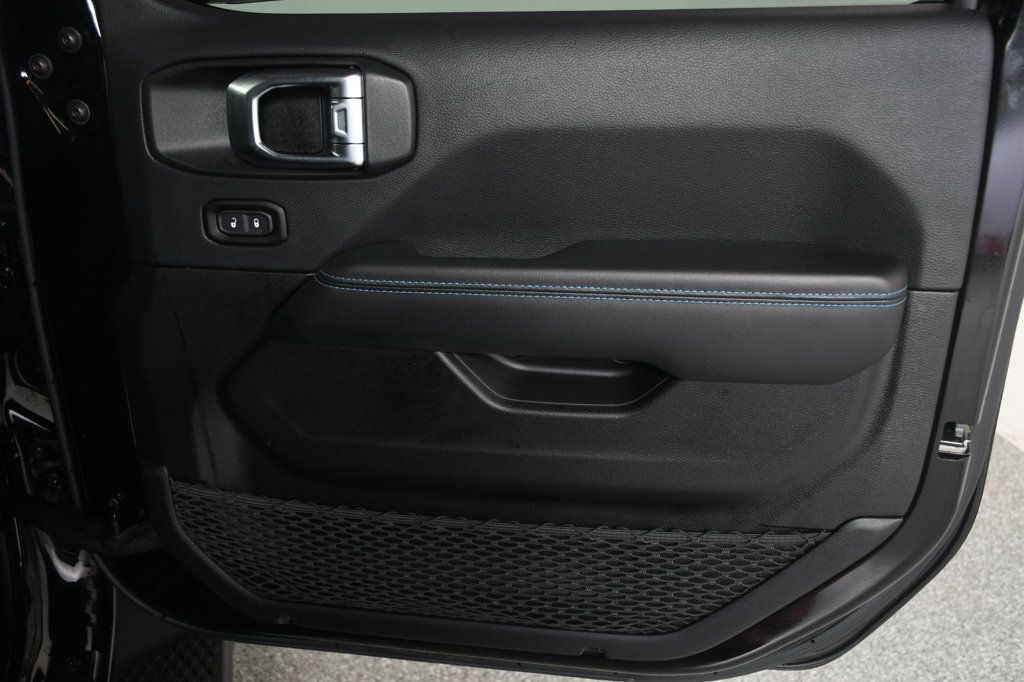 Jeep Wrangler photo 24