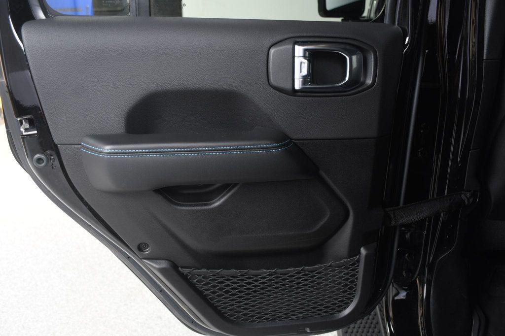 Jeep Wrangler photo 25