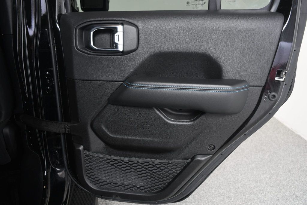 Jeep Wrangler photo 26