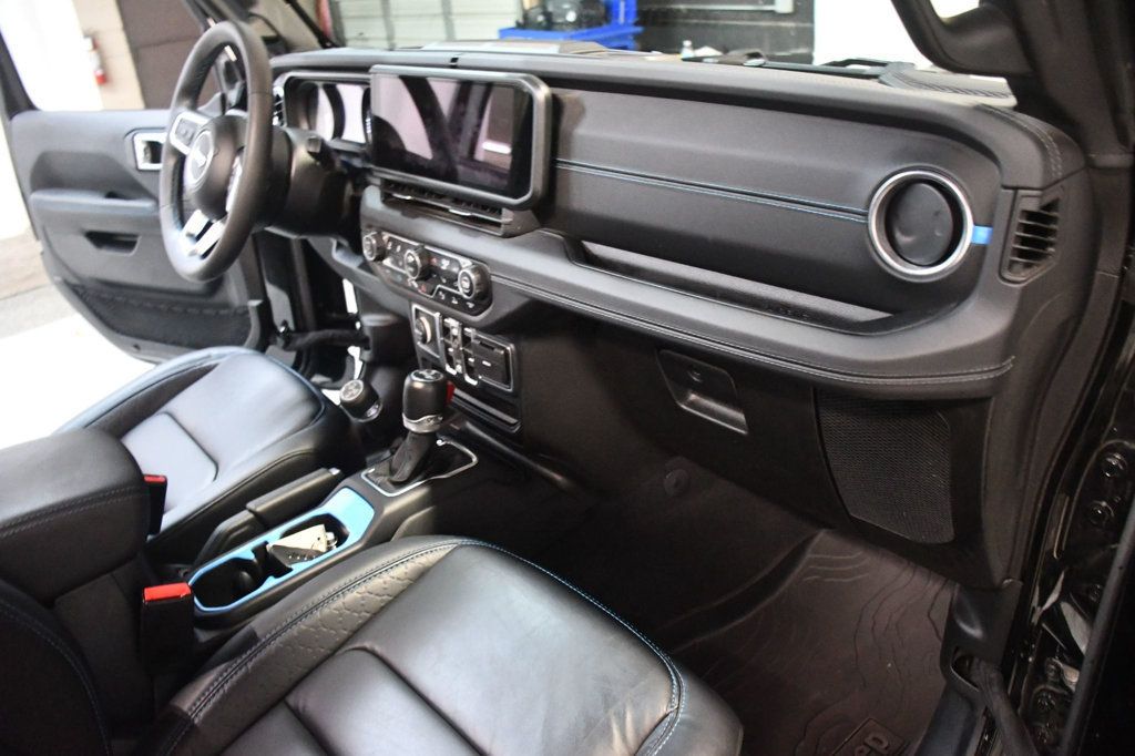 Jeep Wrangler photo 28