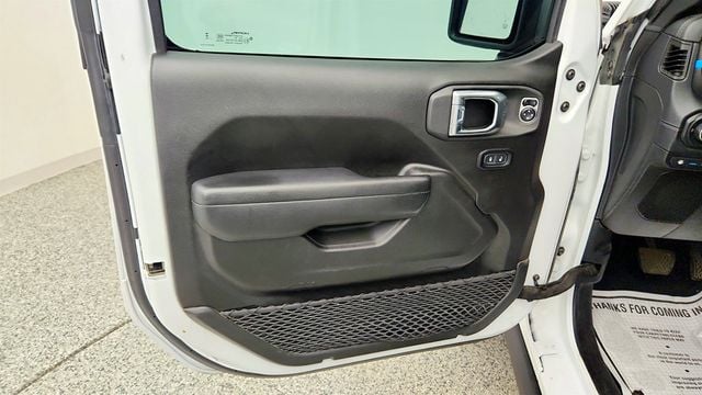 2024 Jeep Wrangler 4xe Rubicon 4x4 w/ Black 3-Piece Hard Top & Plug-In Hybrid - 23040984 - 10