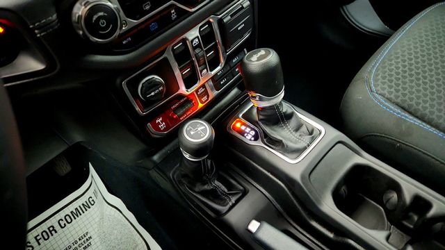 2024 Jeep Wrangler 4xe Rubicon 4x4 w/ Black 3-Piece Hard Top & Plug-In Hybrid - 23040984 - 15