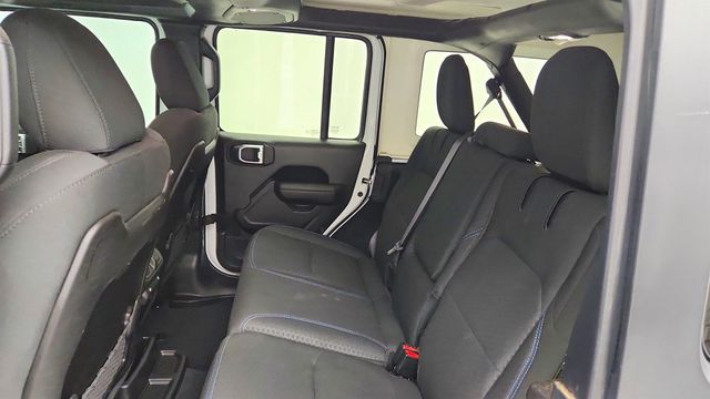 2024 Jeep Wrangler 4xe Rubicon 4x4 w/ Black 3-Piece Hard Top & Plug-In Hybrid - 23040984 - 20