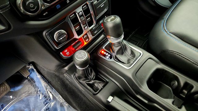 2024 Jeep Wrangler 4xe Rubicon X 4xe w/ Nappa Leather, Rock-Trac & Off-Road Camera - 23101058 - 15