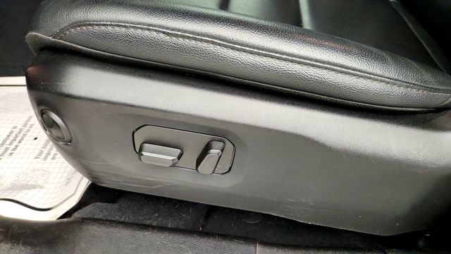2024 Jeep Wrangler 4xe Sahara 4x4 w/ Sky One-Touch Top, Tech, Safety & Power Seats - 23100388 - 10