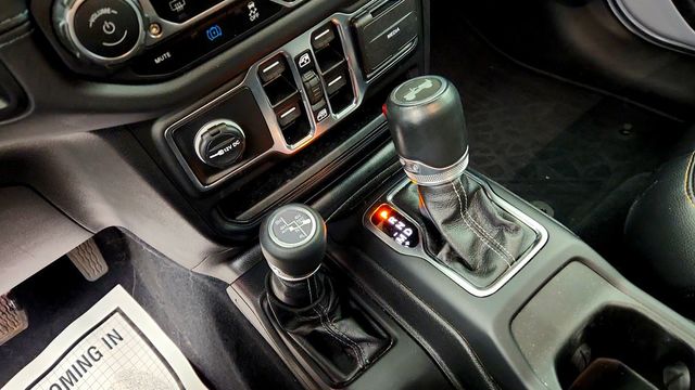 2024 Jeep Wrangler 4xe Sahara 4x4 w/ Sky One-Touch Top, Tech, Safety & Power Seats - 23100388 - 15