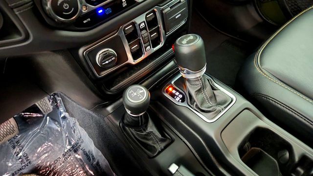 2024 Jeep Wrangler 4xe Sahara 4x4 w/ Sky Power-Top, Technology Group & McKinley Seats - 23102221 - 16