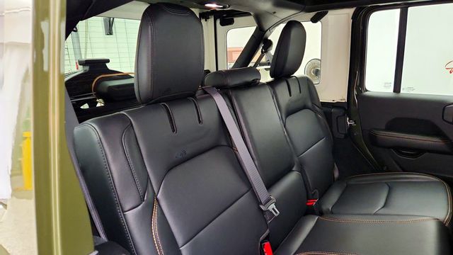 2024 Jeep Wrangler 4xe Sahara 4x4 w/ Sky Power-Top, Technology Group & McKinley Seats - 23102221 - 23