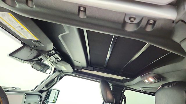 2024 Jeep Wrangler 4xe Sahara 4xe w/ Sky One-Touch Top, Power Seats & 20'' Wheels - 23100856 - 21