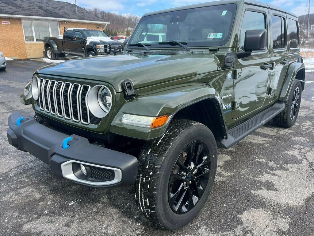 2024 Jeep Wrangler 4xe Sahara with Factory Hard Top and Soft Top $65,350 MSRP - 22986887 - 3