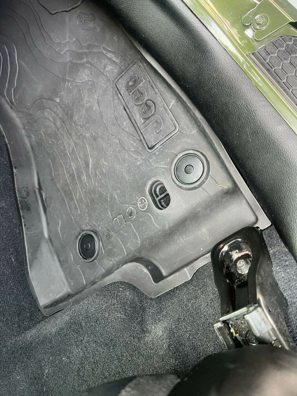 2024 Jeep Wrangler 4xe Sahara with Factory Hard Top and Soft Top $65,350 MSRP - 22986887 - 59