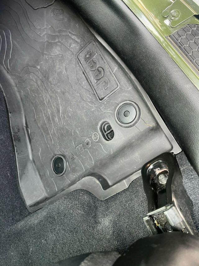 2024 Jeep Wrangler 4xe Sahara with Factory Hard Top and Soft Top $65,350 MSRP - 22986887 - 59