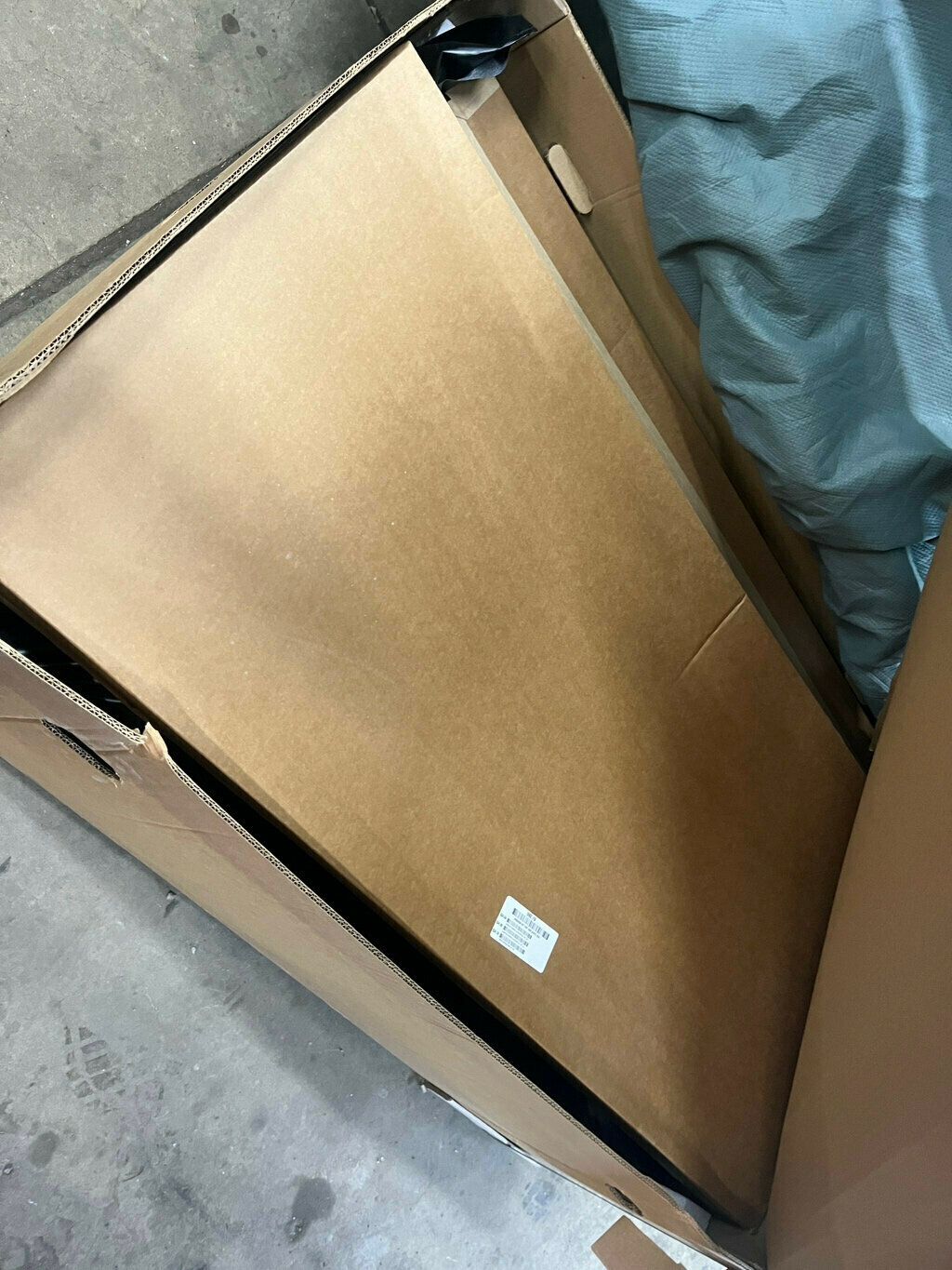 2024 Jeep Wrangler 4xe Sahara with Factory Hard Top and Soft Top $65,350 MSRP - 22986887 - 63