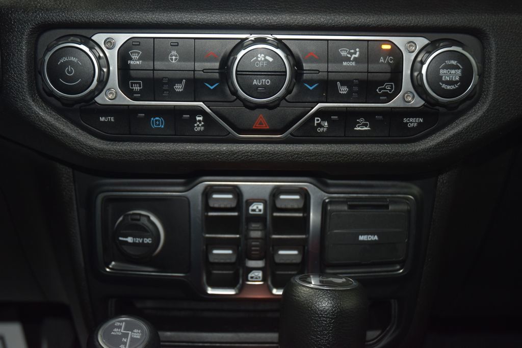 2024 Jeep Wrangler 4xe Sport S 4x4 - 23009354 - 32