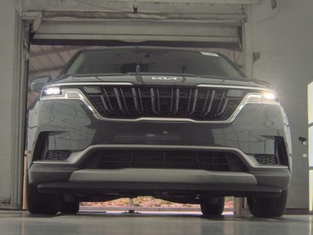 2024 Kia Carnival LX FWD w/Seat Pkg - 23046141 - 3