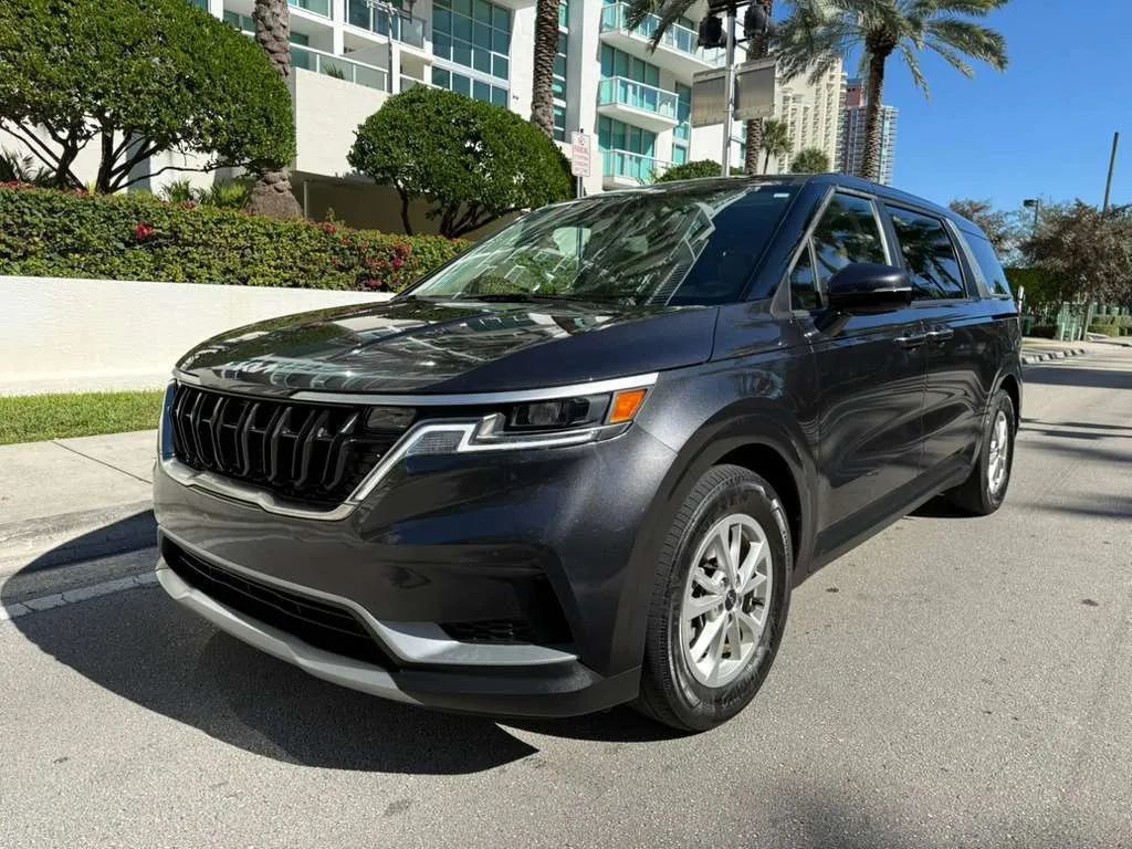 2024 Kia Carnival LX FWD w/Seat Pkg - 22965927 - 3