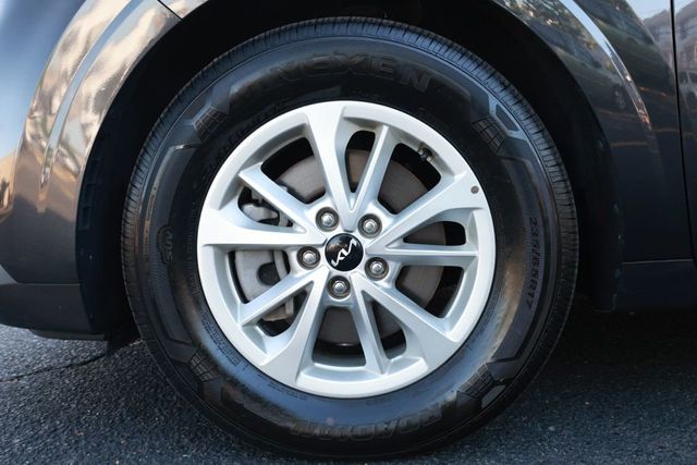 2024 Kia Carnival LX FWD w/Seat Pkg - 23033725 - 40
