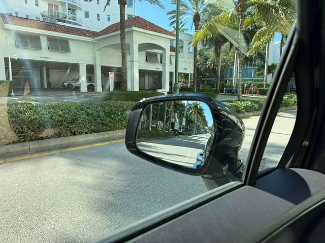 2024 Kia Carnival LX w/Seat Pkg Van 4D - 22965927 - 30