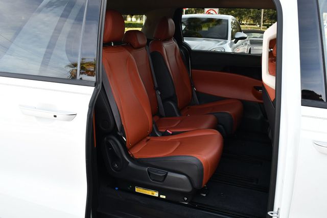 2024 Kia Carnival SX FWD Van W/Navigation and Blind Spot Assist - 22944786 - 17