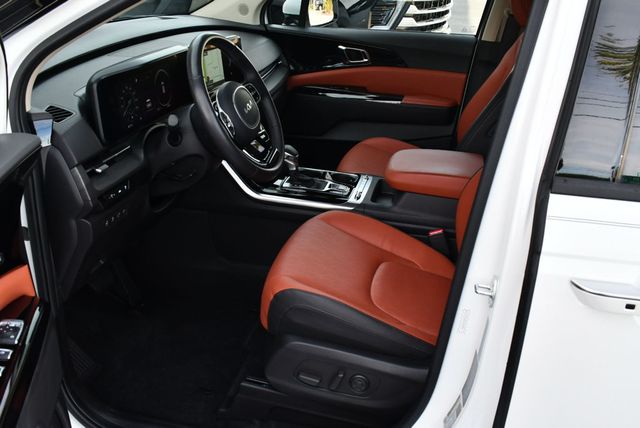 2024 Kia Carnival SX FWD Van W/Navigation and Blind Spot Assist - 22944786 - 31