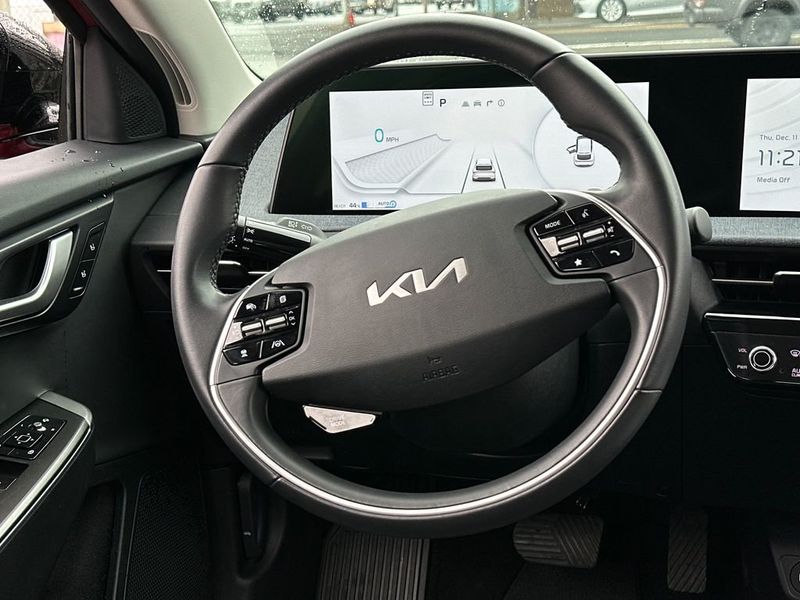 2024 Kia EV6 Light Long Range RWD - 22955952 - 17