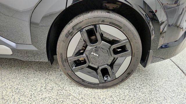 2024 Kia EV9 GT-Line AWD w/ 2nd Row Relaxation Pkg & Tow Hitch - 23087158 - 8