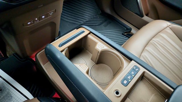 2024 Kia EV9 GT-Line AWD w/ GTL 2nd Row VIP Relaxation Pkg & Two-Tone Seats - 23007701 - 15