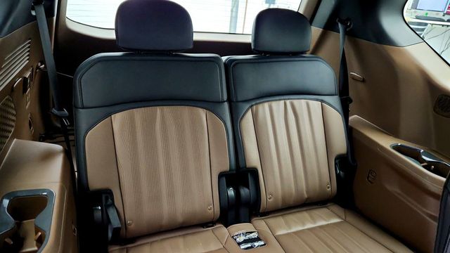 2024 Kia EV9 GT-Line AWD w/ GTL 2nd Row VIP Relaxation Pkg & Two-Tone Seats - 23007701 - 22