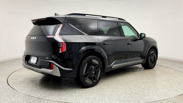 2024 Kia EV9 GT-Line AWD w/ GTL 2nd Row VIP Relaxation Pkg & Two-Tone Seats - 23007701 - 4