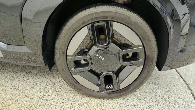 2024 Kia EV9 GT-Line AWD w/ GTL 2nd Row VIP Relaxation Pkg & Two-Tone Seats - 23007701 - 8