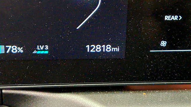 2024 Kia EV9 GT-Line AWD w/ Relaxation Package & Brown/Black Interior - 23039495 - 13