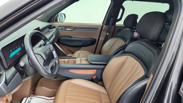 2024 Kia EV9 GT-Line AWD w/ Relaxation Package & Brown/Black Interior - 23039495 - 18