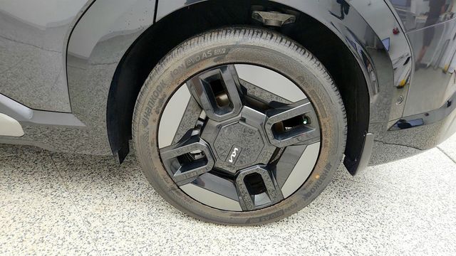2024 Kia EV9 GT-Line AWD w/ VIP Relaxation Pkg & Raised Cross Bars - 23032583 - 8