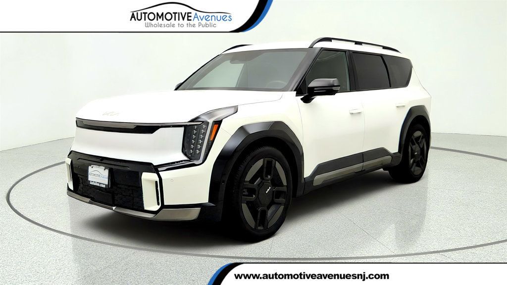 2024 Kia EV9 Land AWD w/ Brown/Black Interior - 23063211 | Video 1