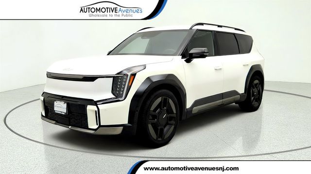 2024 Kia EV9 Land AWD w/ Brown/Black Interior - 23063211 - 0