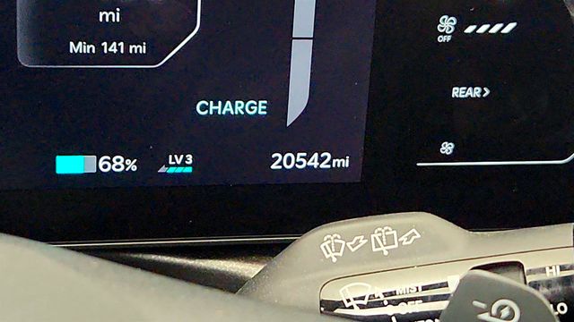 2024 Kia EV9 Land AWD w/ Brown/Black Interior - 23063211 - 15