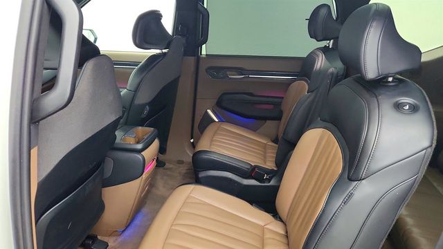 2024 Kia EV9 Land AWD w/ Brown/Black Interior - 23063211 - 20