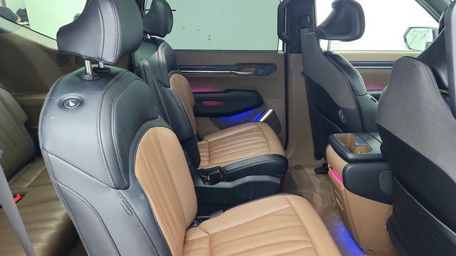 2024 Kia EV9 Land AWD w/ Brown/Black Interior - 23063211 - 22