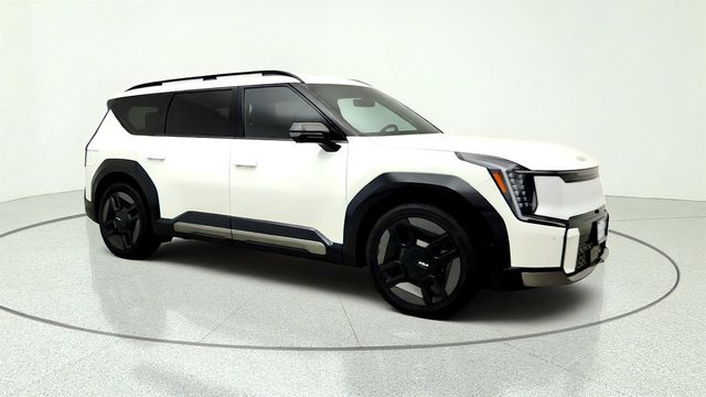 2024 Kia EV9 Land AWD w/ Brown/Black Interior - 23063211 - 2