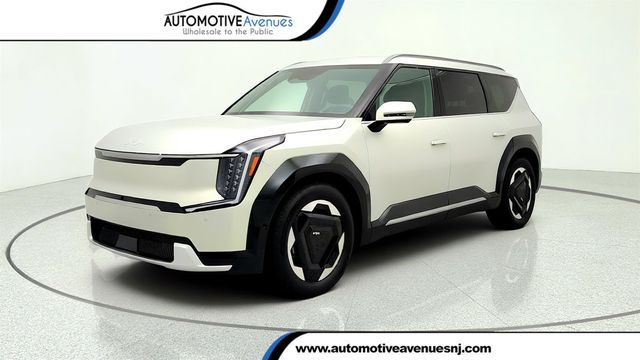2024 Kia EV9 Land AWD with 2nd Row VIP Relaxation Package - 23030395 - 0
